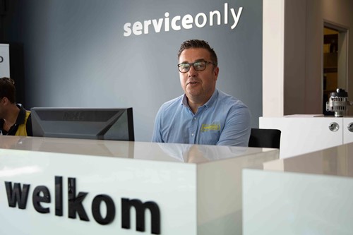 Service Adviseur achter balie