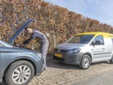 pechhulp serviceonly auto met motorkap open