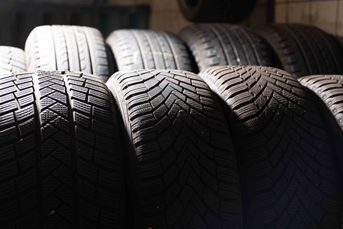 autobanden op een rij