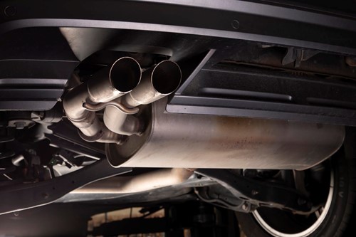 auto uitlaat